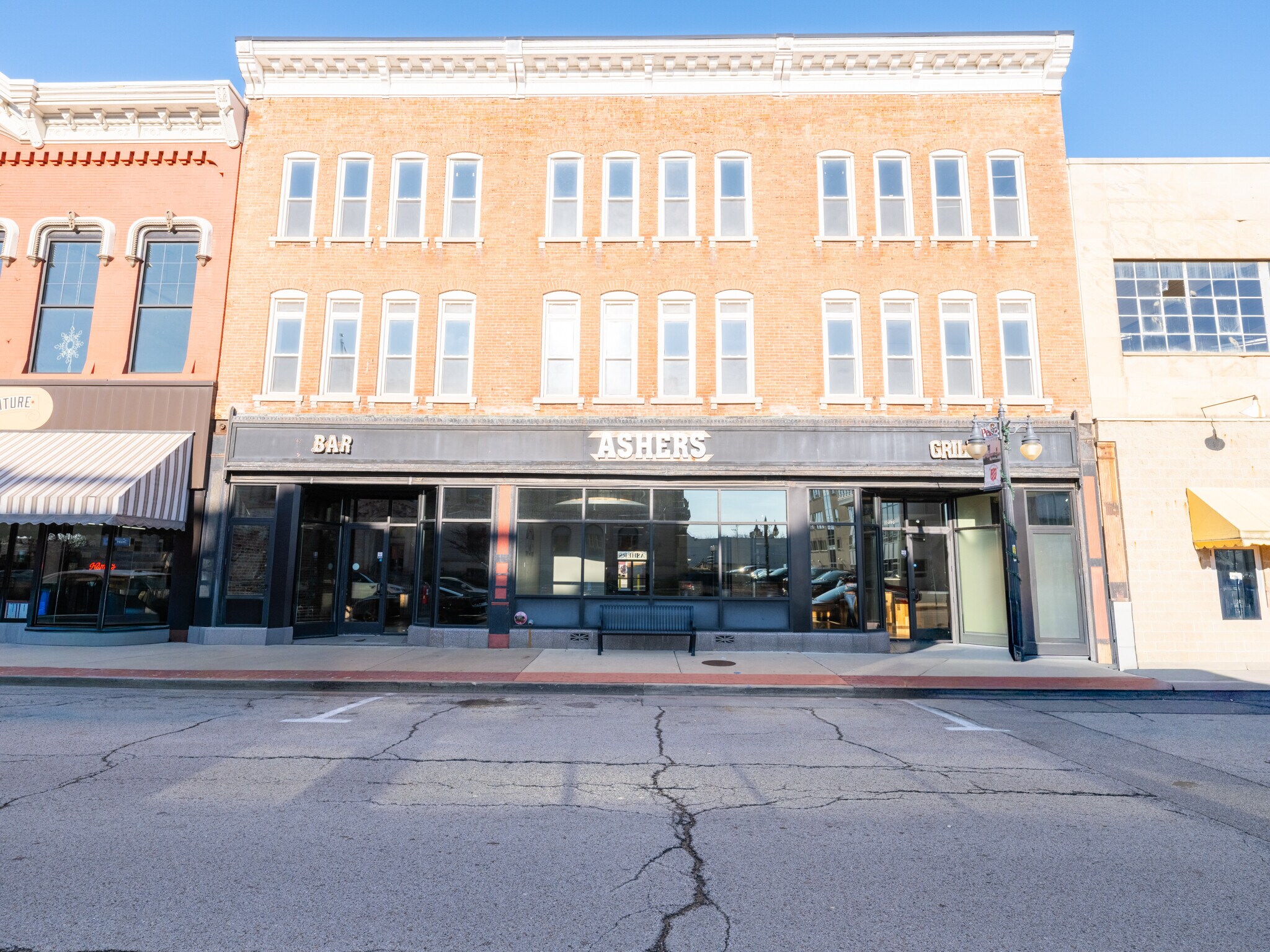 353 Court St, Pekin, IL à vendre Photo principale- Image 1 de 48