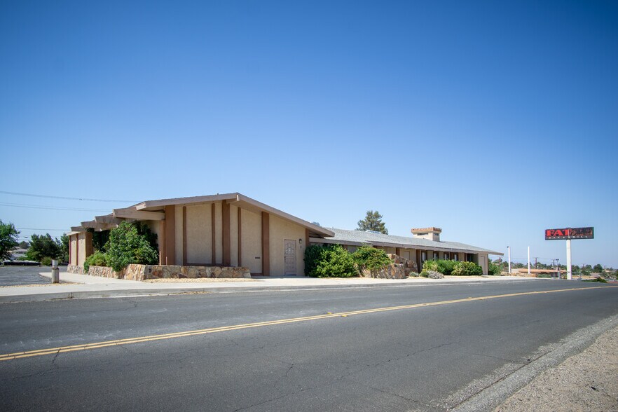 19123 Outer Hwy 18, Apple Valley, CA à vendre - Photo du b timent - Image 1 de 1