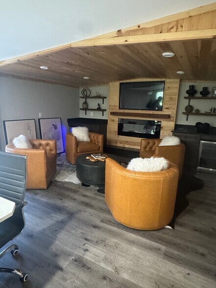 608 Mauldin Dr, Woodstock, GA à louer - Photo du bâtiment - Image 3 de 14