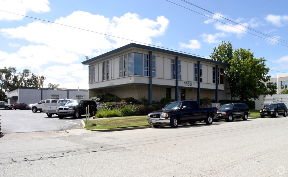 1150 Chrysler Dr, Menlo Park, CA for lease - Building Photo - Image 3 of 13