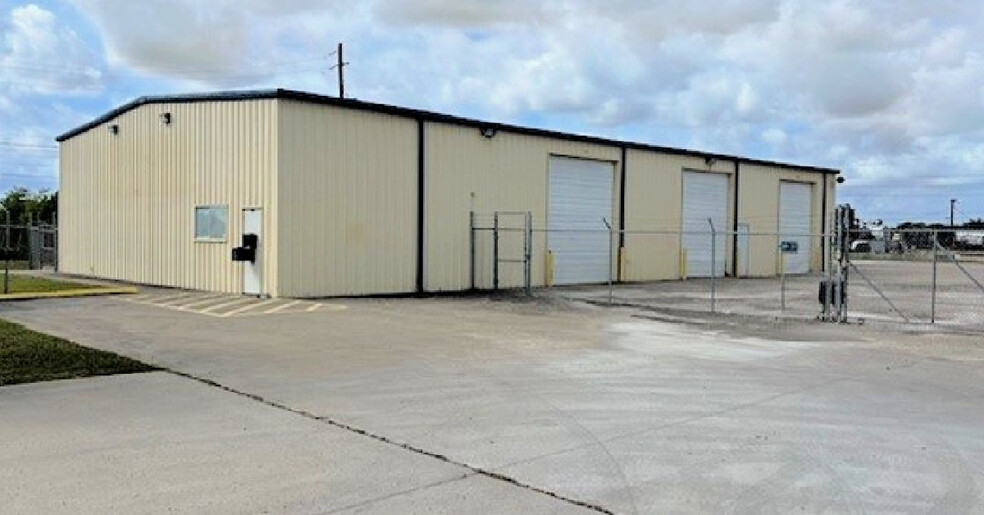 433 N Navigation Blvd, Corpus Christi, TX for lease - Building Photo - Image 1 of 9