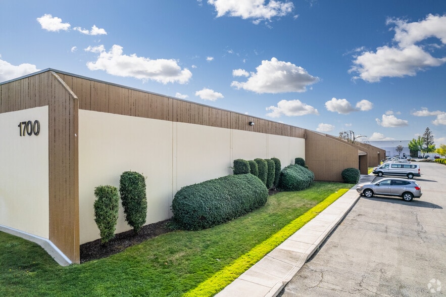 1700 Enterprise Blvd, West Sacramento, CA for lease - Building Photo - Image 2 of 5
