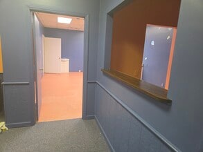 426 Lexington Rd, Versailles, KY for lease Interior Photo- Image 2 of 8