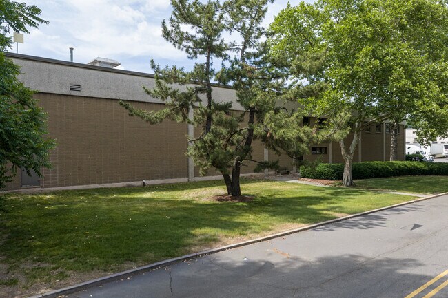 More details for 1 Aquarium Dr, Secaucus, NJ - Industrial for Lease