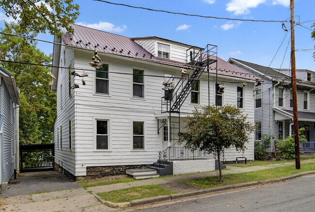 More details for 310 Pleasant St, Ithaca, NY - Multifamily for Sale