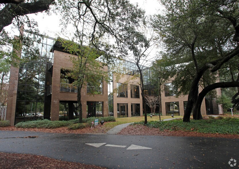 710 Johnnie Dodds Blvd, Mount Pleasant, SC à vendre - Photo du bâtiment - Image 2 de 45