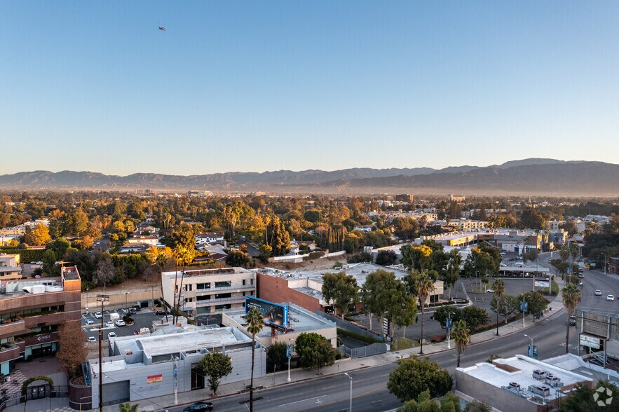 11331 Ventura Blvd, Studio City, CA à louer - Aérien - Image 3 de 6