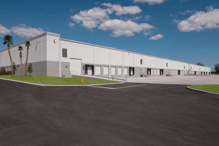 701 Boutwell Rd, Lake Worth, FL for lease - Building Photo - Image 2 of 18