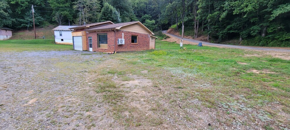 17984 Great Smoky Mountain Expy, Waynesville, NC à louer - Photo du bâtiment - Image 2 de 15