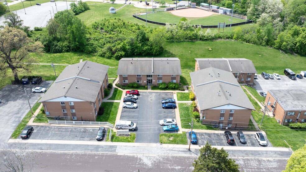 7718-7744 Springdale Dr, Saint Louis, MO à vendre - Photo du bâtiment - Image 2 de 18