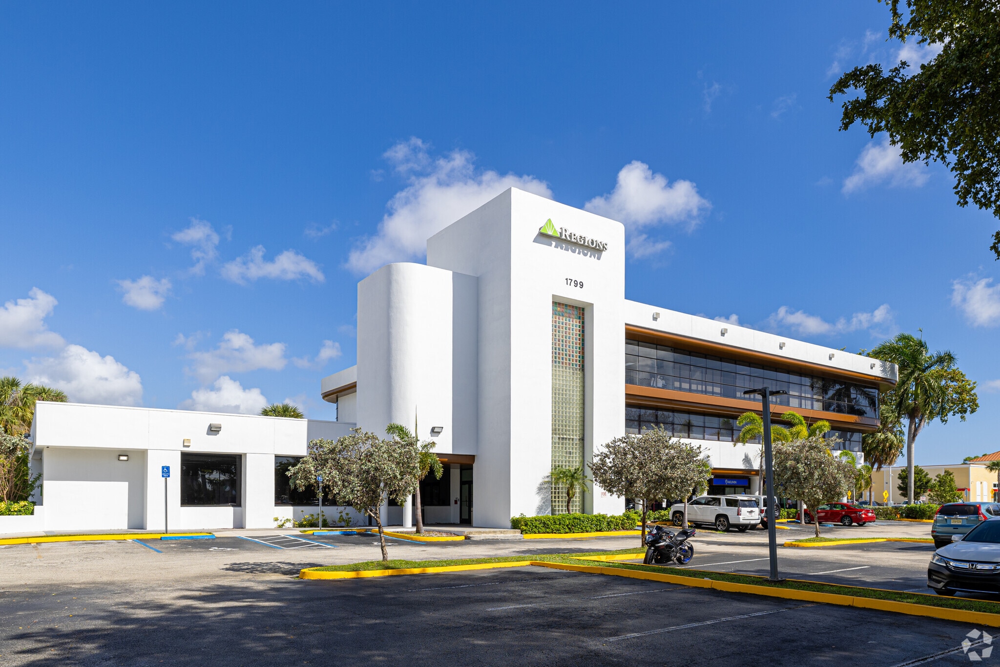 1799 W Oakland Park Blvd, Oakland Park, FL for lease Primary Photo- Image 1 of 17