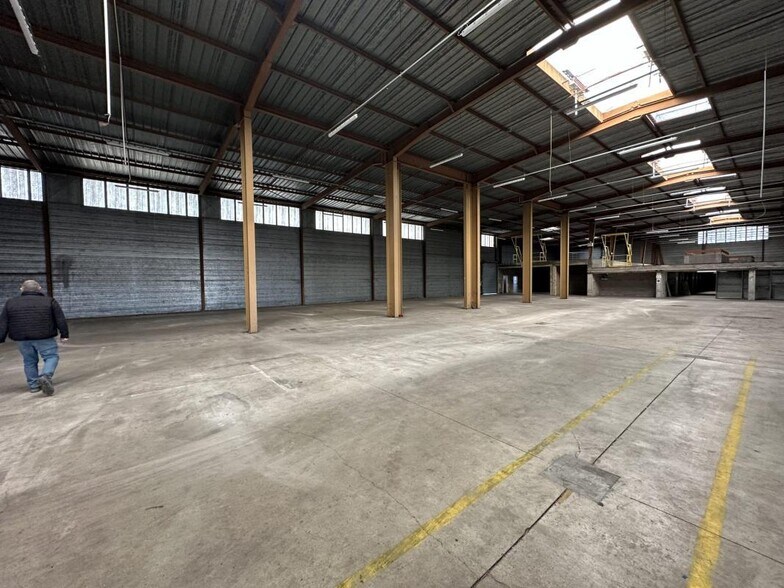 Local d'activités dans Mainvilliers à vendre - Photo du bâtiment - Image 3 de 21