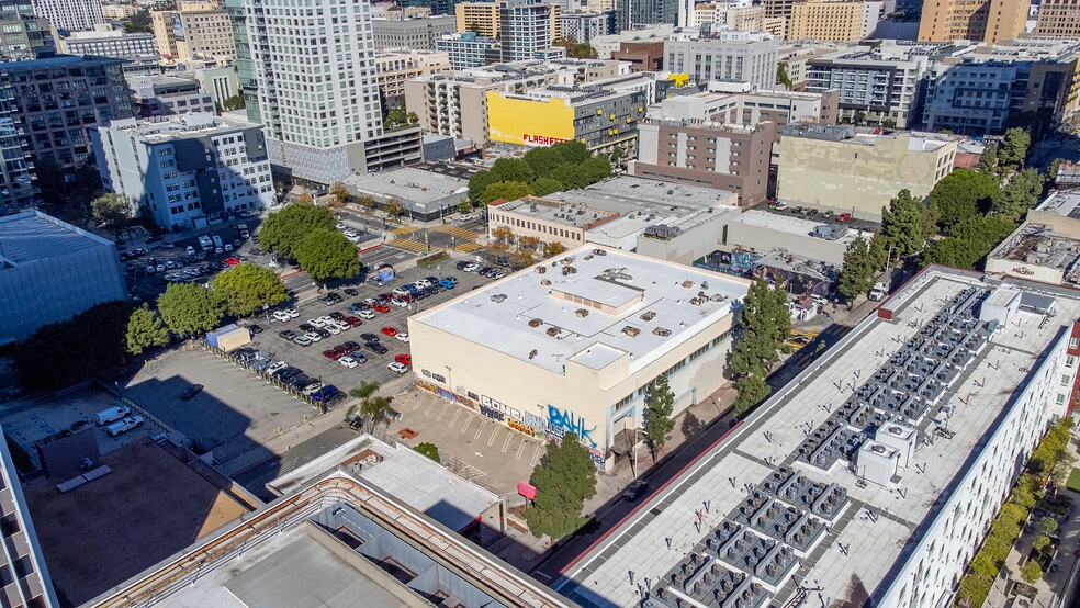 1101-1111 S Hill St, Los Angeles, CA for sale - Building Photo - Image 2 of 16