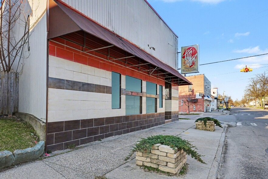 760 Butterworth St SW, Grand Rapids, MI à vendre - Photo du bâtiment - Image 1 de 28