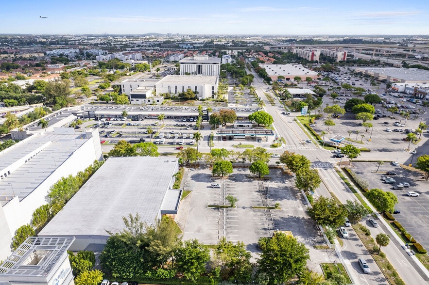 190 NW 79th Ave, Miami, FL à louer - Aérien - Image 2 de 11