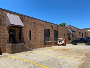 584-594 Griffith Rd, Charlotte, NC for lease Interior Photo- Image 1 of 1