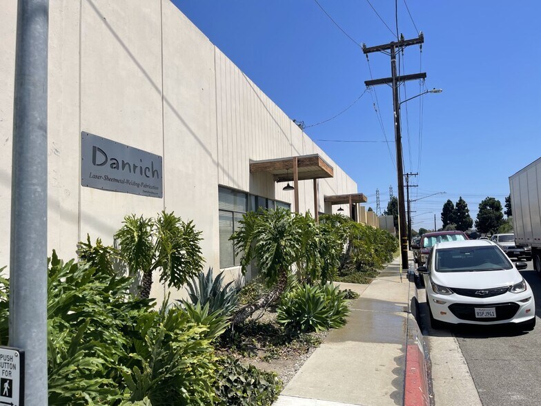 7001 Jackson St, Paramount, CA à vendre - Photo du bâtiment - Image 3 de 5