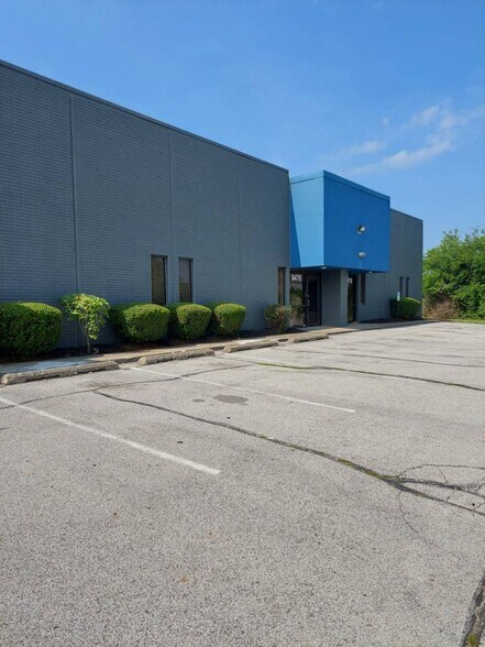 8366-8438 Brookville Rd, Indianapolis, IN à louer - Photo du bâtiment - Image 2 de 3