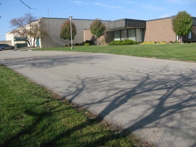 5840 Enterprise Dr, Lansing, MI à vendre - Photo du bâtiment - Image 2 de 5