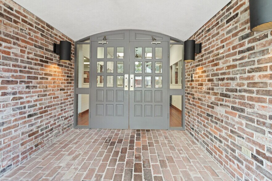 2201 W Congress St, Lafayette, LA à vendre - Photo du bâtiment - Image 2 de 13