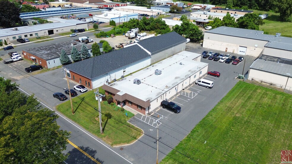 115 Wayside Ave, West Springfield, MA à vendre - Photo du bâtiment - Image 3 de 6