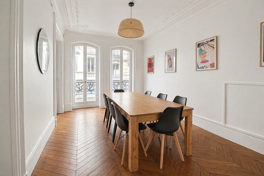 24 Rue Pierre Sémard, Paris for lease - Building Photo - Image 3 of 6