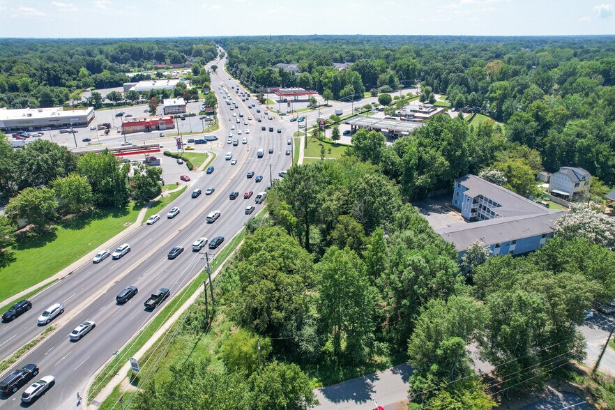 2332 W.T. Harris blvd, Charlotte, NC à vendre - Photo du bâtiment - Image 3 de 11