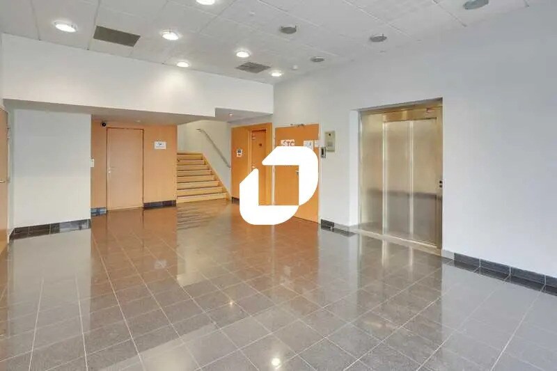 Bureau dans Évry-Courcouronnes à louer - Hall d’entrée - Image 2 de 7