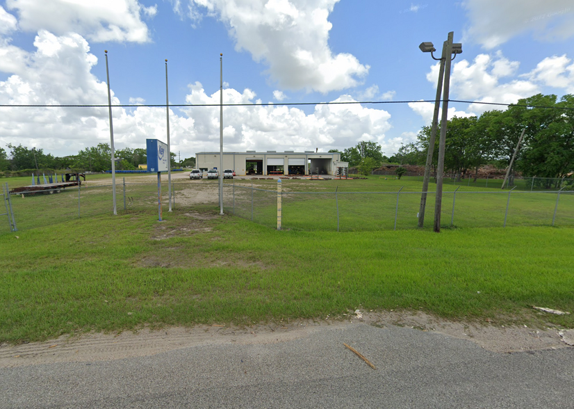 19391 Highway 35, Alvin, TX à vendre - Photo principale - Image 1 de 1