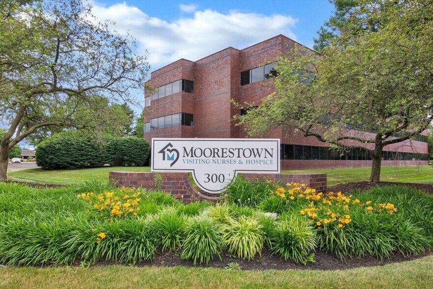 300 Harper Dr, Moorestown, NJ à vendre - Photo du bâtiment - Image 2 de 24