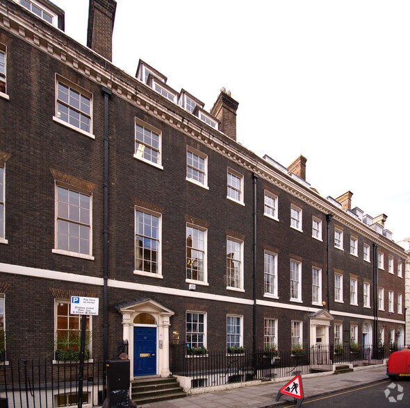 15 Southampton Pl, Londres à louer - Photo du bâtiment - Image 2 de 3