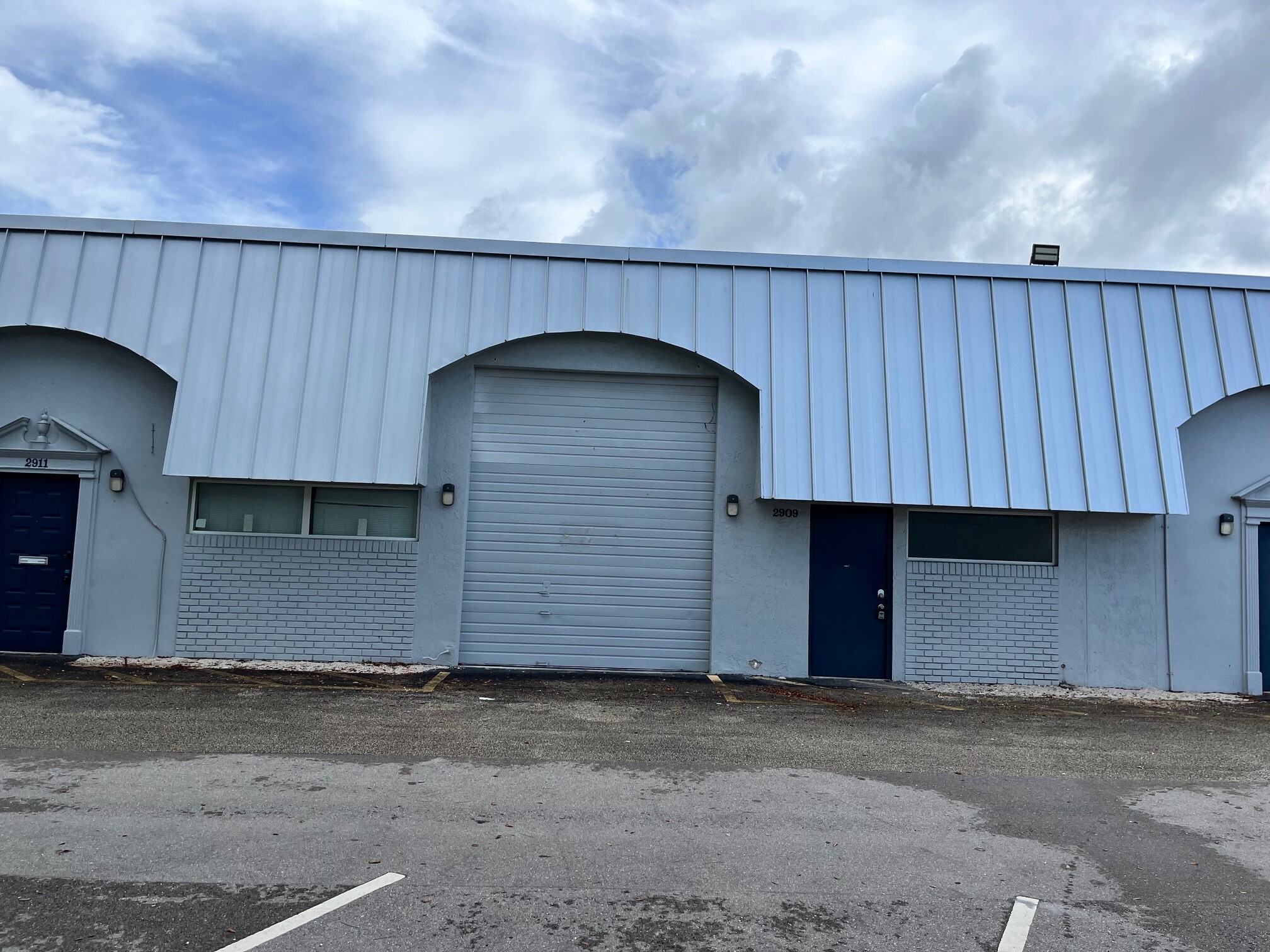 2696 NW 31st Ave, Lauderdale Lakes, FL for lease Building Photo- Image 1 of 3