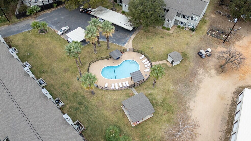 604 Highcrest Dr, Marble Falls, TX à vendre - Photo du bâtiment - Image 3 de 30