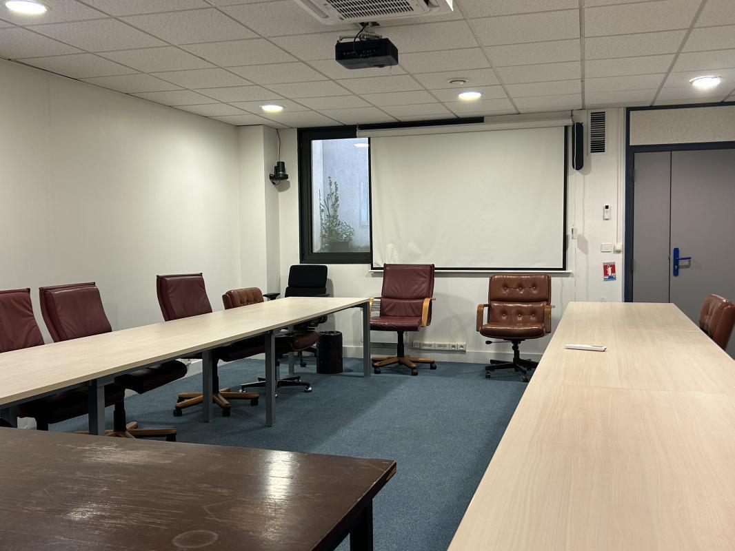Office in Boulogne-Billancourt for sale Interior Photo- Image 1 of 8