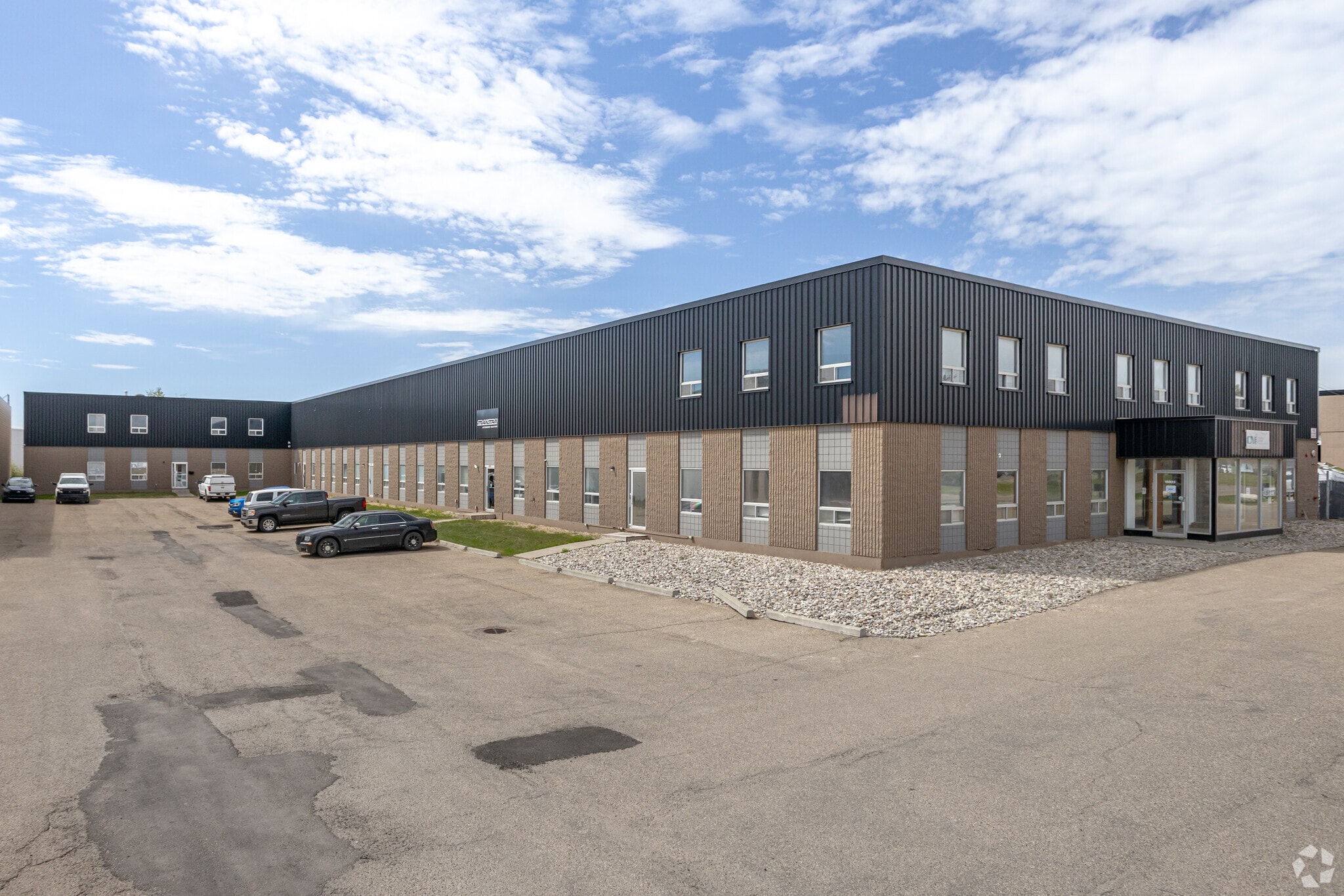 15923 114 Av NW, Edmonton, AB for lease Primary Photo- Image 1 of 5
