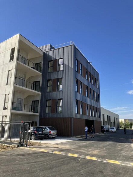 470 Rue Des Valets, Montluel à vendre - Photo du bâtiment - Image 1 de 8