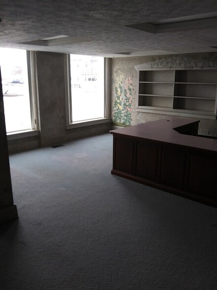 228 E Washington St, Shelbyville, IN for lease - Interior Photo - Image 3 of 16