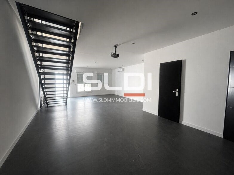 Boulevard De L'Ouest, Sathonay-Camp for lease - Building Photo - Image 3 of 9
