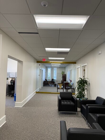 100 N Main St, Belmont, NC à louer - Photo du bâtiment - Image 2 de 10