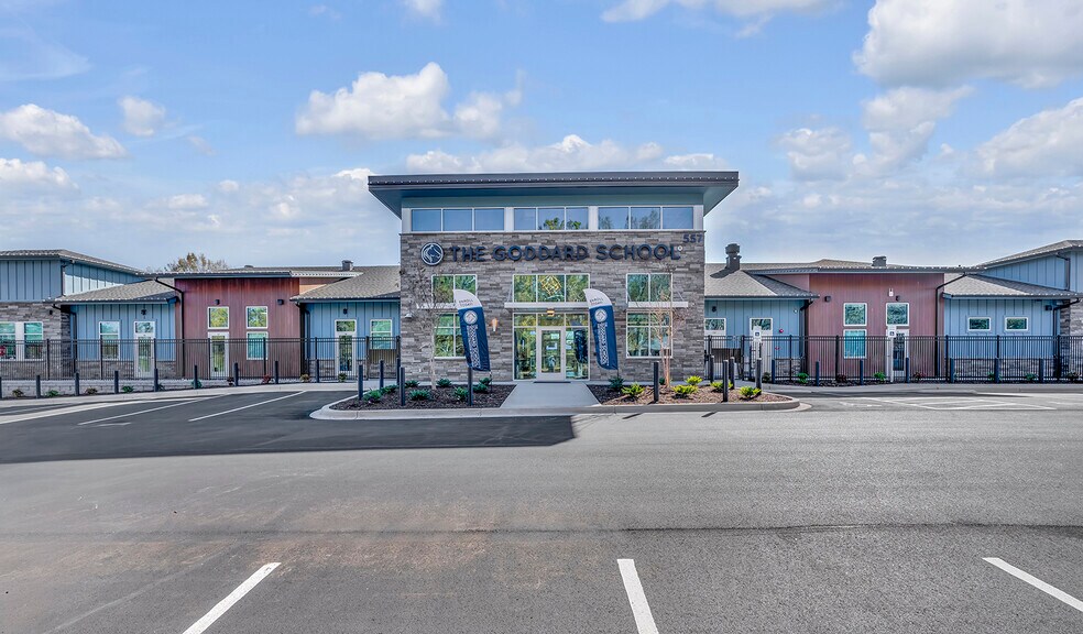 557 Harrison Bridge Rd, Simpsonville, SC à vendre - Photo du bâtiment - Image 2 de 7