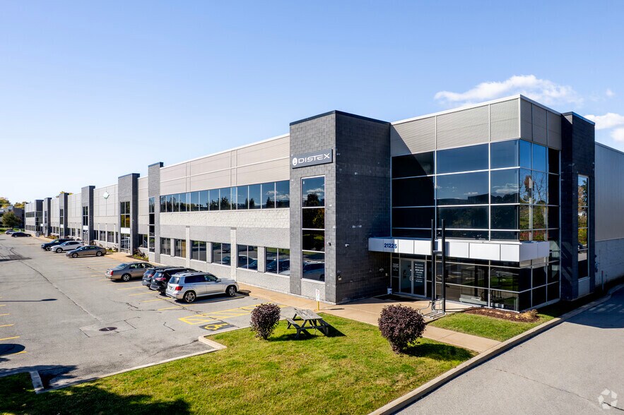 20975-21225 Rue Daoust, Sainte-Anne-de-Bellevue, QC à louer - Photo du bâtiment - Image 3 de 4