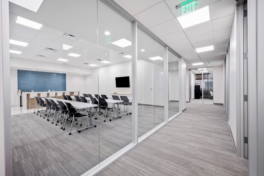 4500-4540 Beltway Dr, Addison, TX for lease - Interior Photo - Image 3 of 10