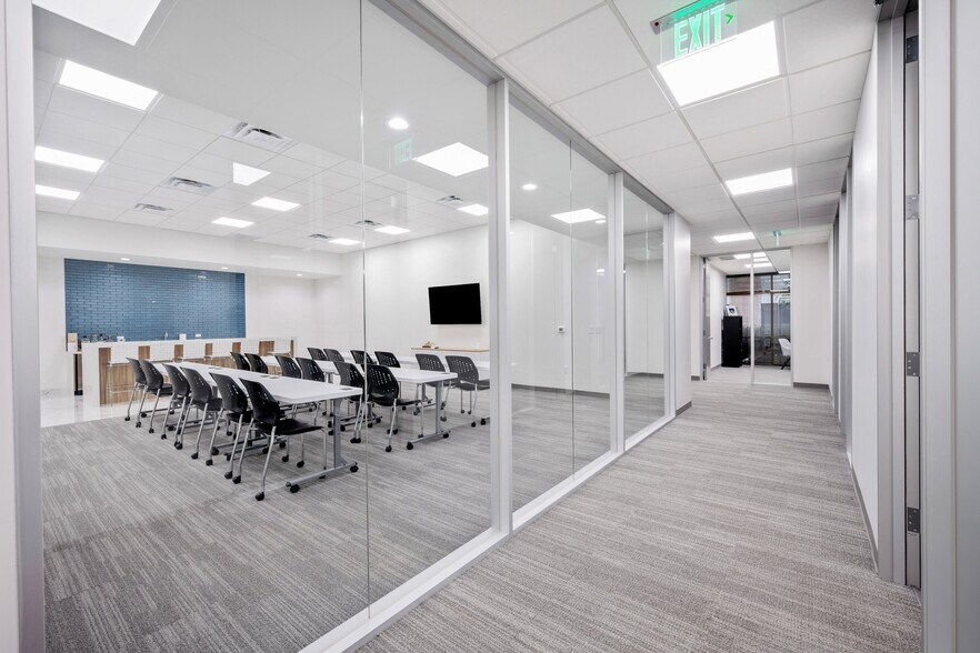 4500-4540 Beltway Dr, Addison, TX à louer - Photo intérieure - Image 3 de 10