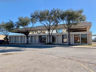 Plus de détails pour 422 E Avenue B, Robstown, TX - Bureau à vendre