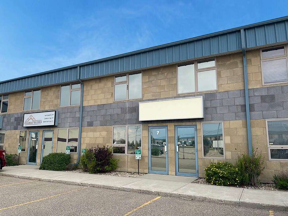 7471 Edgar Industrial Bend, Red Deer, AB à vendre Photo principale- Image 1 de 1