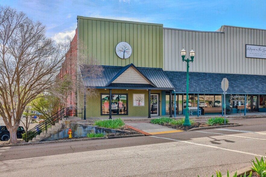 126 N Wilson St, Dresden, TN à vendre - Photo du bâtiment - Image 3 de 33