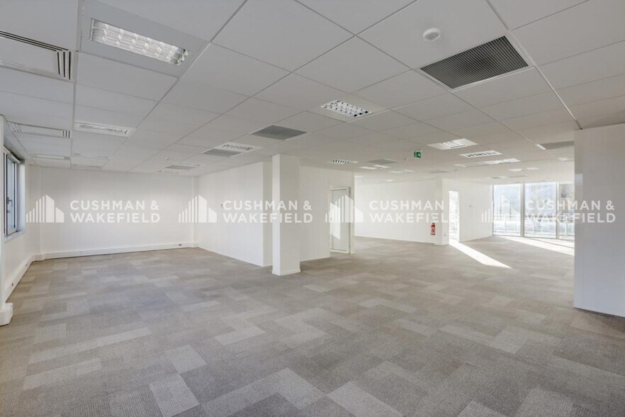 304 Route Nationale Six, Limonest for lease - Interior Photo - Image 3 of 19