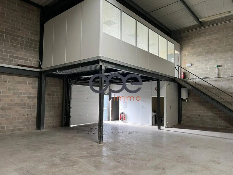 Industrial in Mareuil-lès-Meaux for lease - Interior Photo - Image 1 of 10