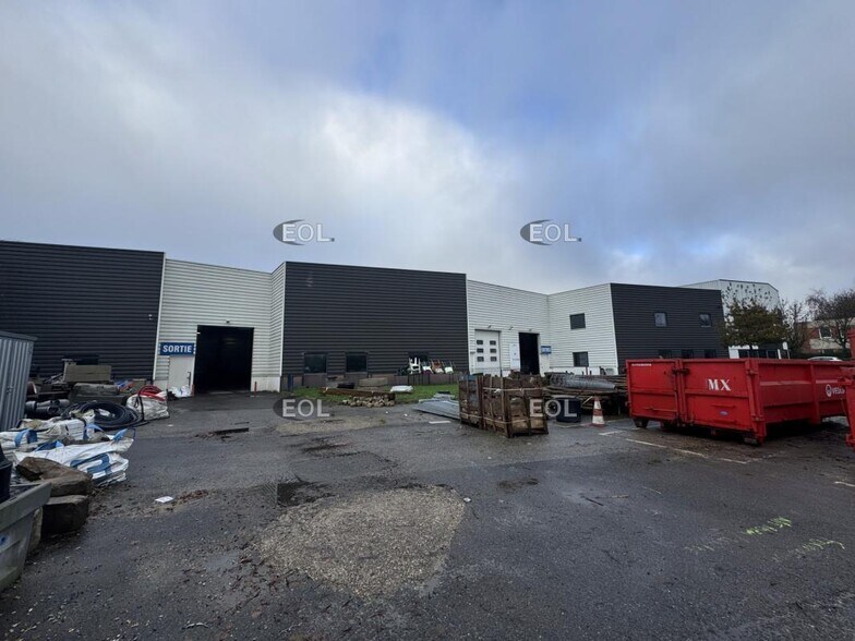 Flex dans Montigny-le-Bretonneux à louer - Photo du bâtiment - Image 2 de 10