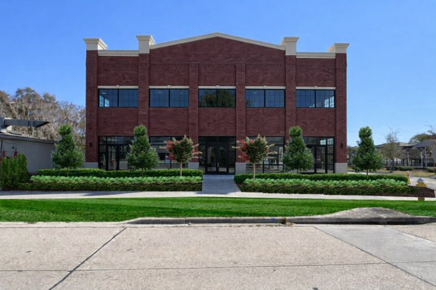 425 S Woodland Blvd, Deland, FL for lease - Primary Photo - Image 1 of 11